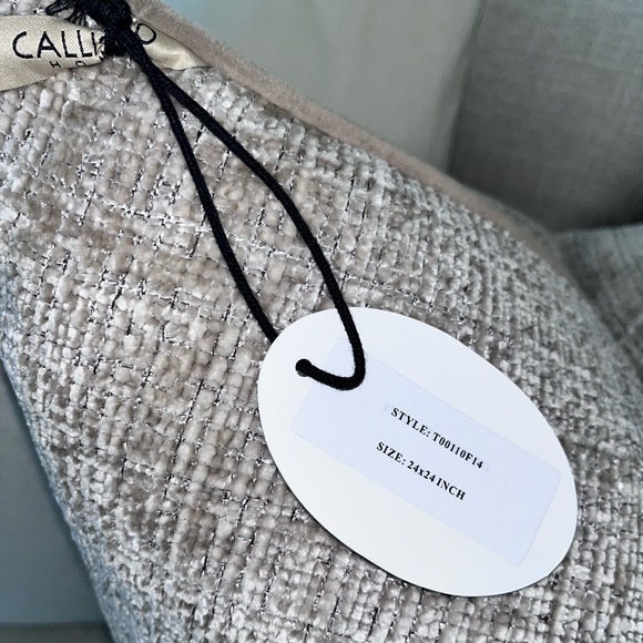 1-NWT CALLISTO HOME VELVET WEAVE DESIGN DECORATIVE
THROW PILLOWS - Picture 17 of 17